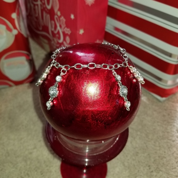 Silver charmed braclet - Picture 1 of 1